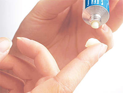 Bị côn trùng cắn bôi thuốc gì